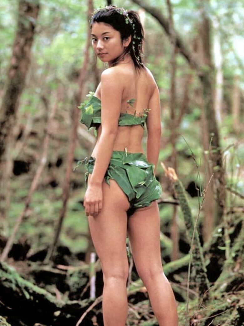 小池栄子 巨乳おっぱいがエロいぜ!乳首と乳輪丸見え♡当時のグラビアについて徹底解説しちゃいます♡047