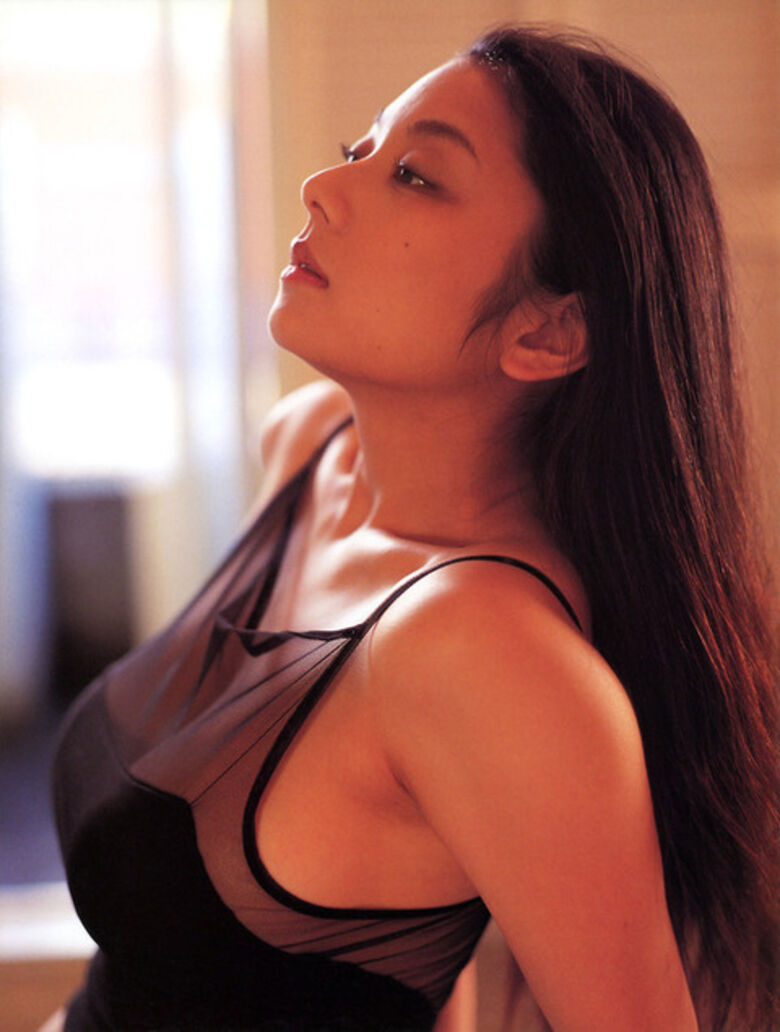 小池栄子 巨乳おっぱいがエロいぜ!乳首と乳輪丸見え♡当時のグラビアについて徹底解説しちゃいます♡106