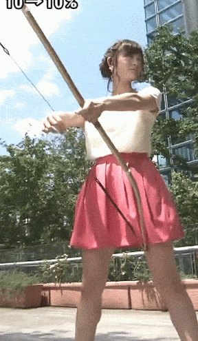 女子アナ パンチラGIF画像！エロいデルタゾーンからお宝パンツ♡奇跡的なハプニングが抜けるぜ!!001