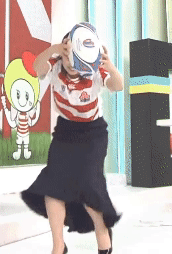 女子アナ パンチラGIF画像！エロいデルタゾーンからお宝パンツ♡奇跡的なハプニングが抜けるぜ!!006