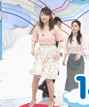 女子アナ パンチラGIF画像！エロいデルタゾーンからお宝パンツ♡奇跡的なハプニングが抜けるぜ!!018