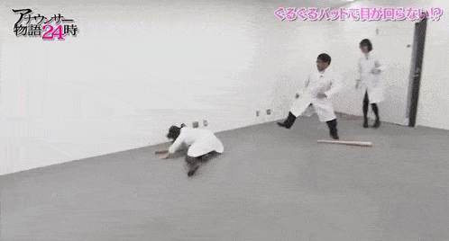 女子アナ パンチラGIF画像！エロいデルタゾーンからお宝パンツ♡奇跡的なハプニングが抜けるぜ!!019