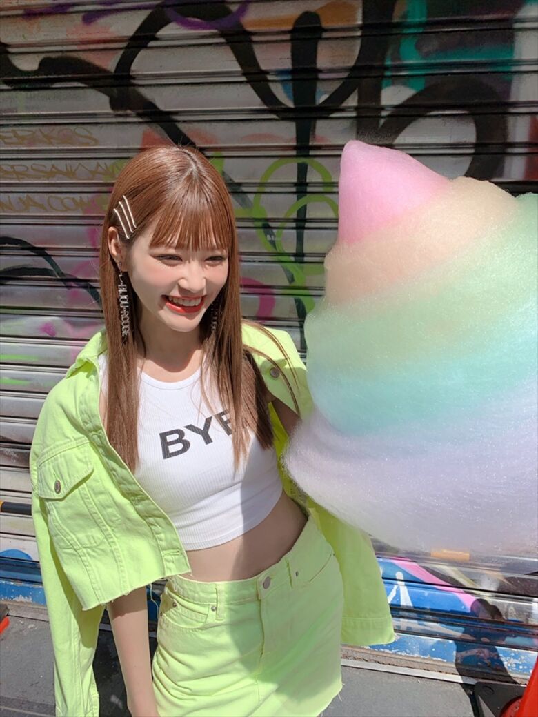 めるる パンチラがエロいデルタゾーンだぜ!写真集もセクシーで抜けちゃいます♡058