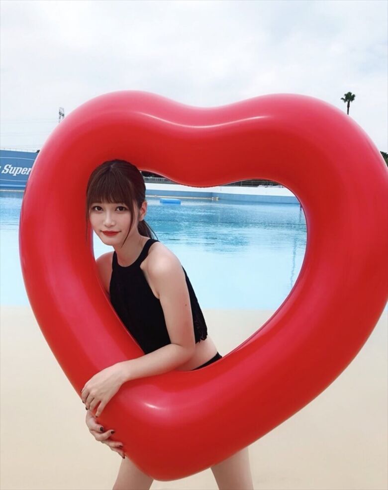 めるる パンチラがエロいデルタゾーンだぜ!写真集もセクシーで抜けちゃいます♡085