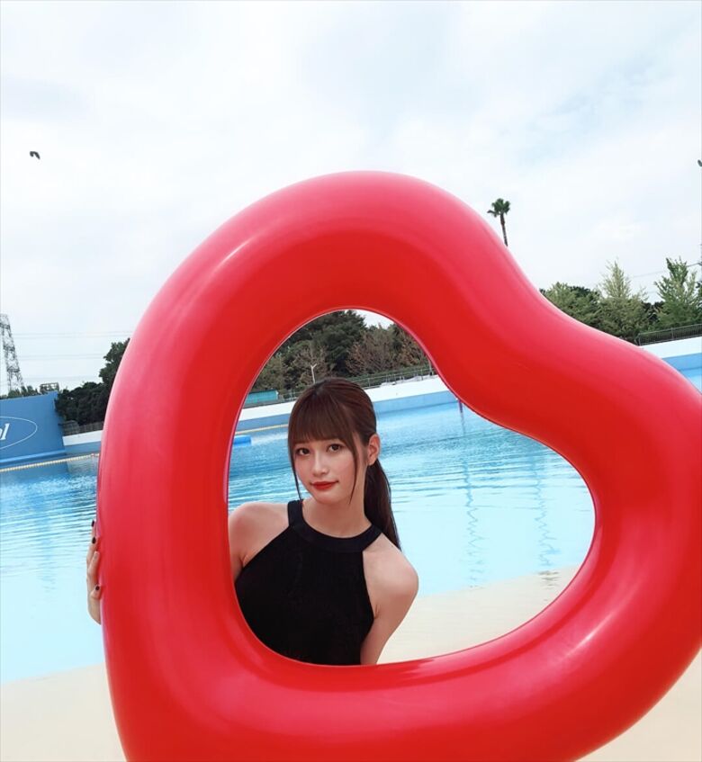 めるる パンチラがエロいデルタゾーンだぜ!写真集もセクシーで抜けちゃいます♡086