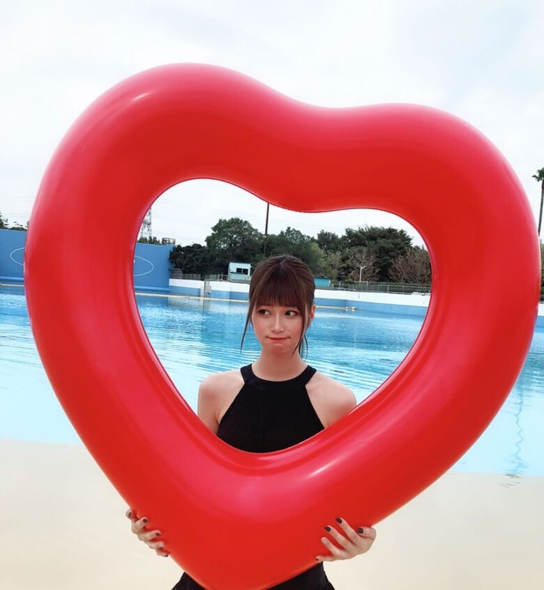 めるる パンチラがエロいデルタゾーンだぜ!写真集もセクシーで抜けちゃいます♡087