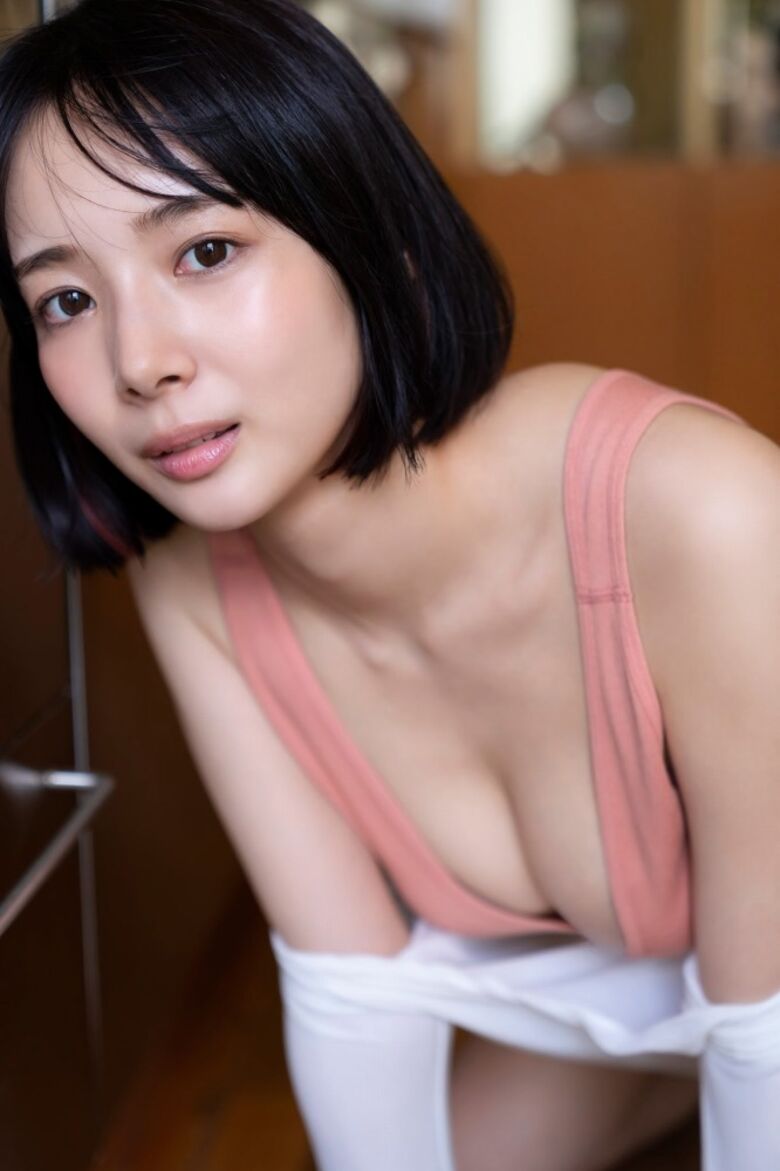 岡田紗佳 グラビア!抜ける役満ボディ!!巨乳おっぱいに水着ビキニもエロいっす♡182