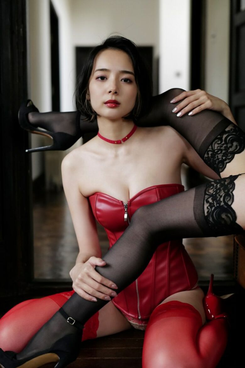 岡田紗佳 グラビア!抜ける役満ボディ!!巨乳おっぱいに水着ビキニもエロいっす♡215