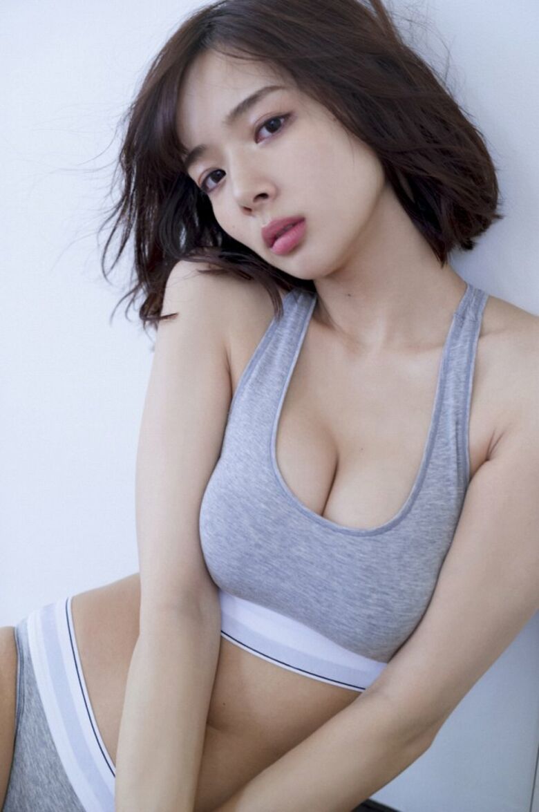 岡田紗佳 グラビア!抜ける役満ボディ!!巨乳おっぱいに水着ビキニもエロいっす♡285