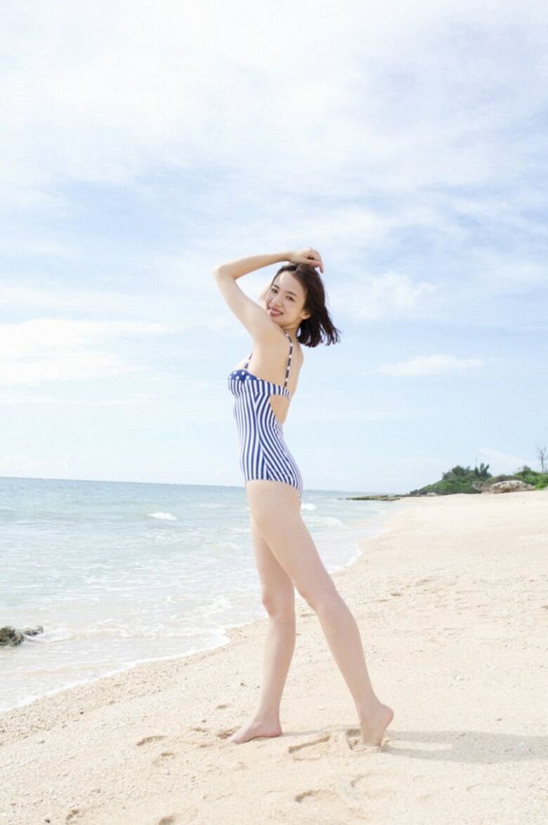 岡田紗佳 グラビア!抜ける役満ボディ!!巨乳おっぱいに水着ビキニもエロいっす♡310