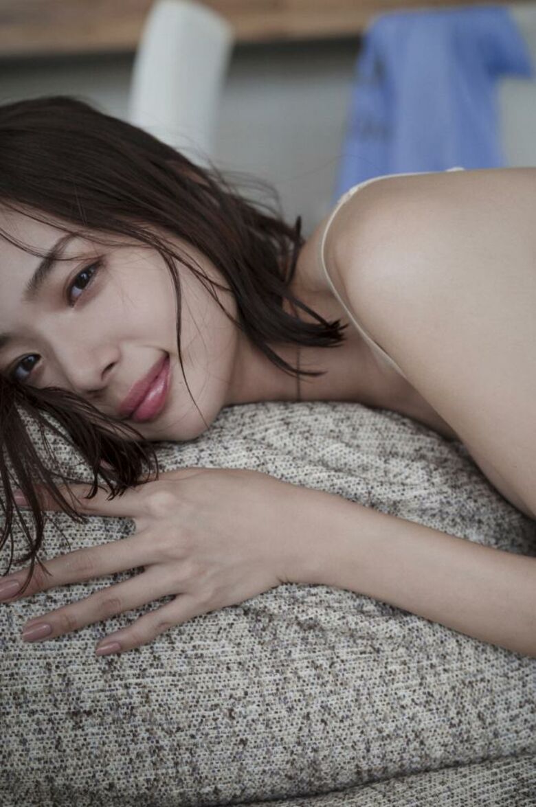 岡田紗佳 グラビア!抜ける役満ボディ!!巨乳おっぱいに水着ビキニもエロいっす♡321