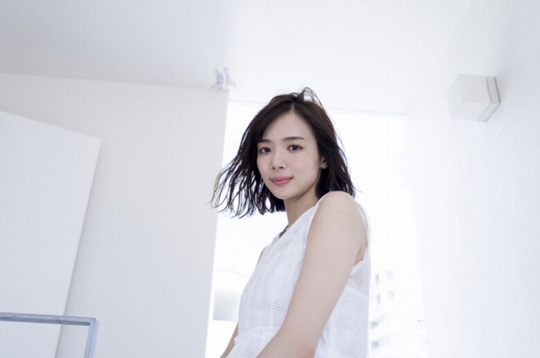 岡田紗佳 グラビア!抜ける役満ボディ!!巨乳おっぱいに水着ビキニもエロいっす♡335