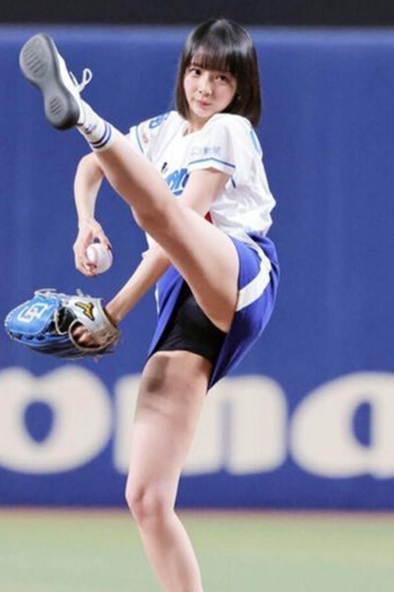 岡田紗佳 パンチラがエロいぜ!始球式やバラエティ番組のパンツがたまんないっす❤️002