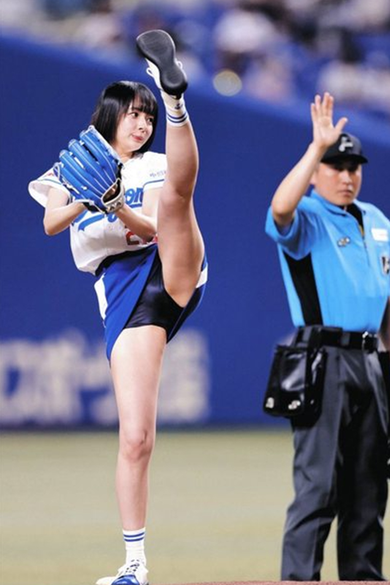 岡田紗佳 パンチラがエロいぜ!始球式やバラエティ番組のパンツがたまんないっす❤️004