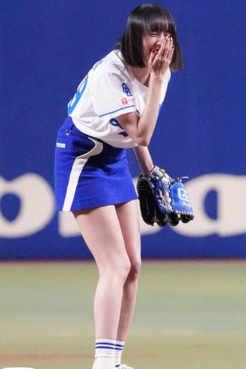 岡田紗佳 パンチラがエロいぜ!始球式やバラエティ番組のパンツがたまんないっす❤️009
