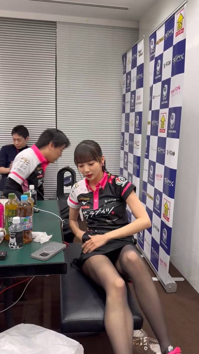 岡田紗佳 パンチラがエロいぜ!始球式やバラエティ番組のパンツがたまんないっす❤️021