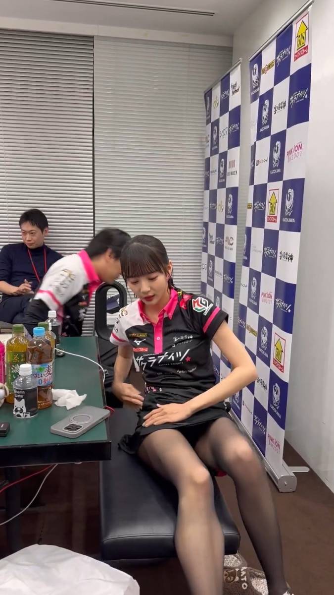 岡田紗佳 パンチラがエロいぜ!始球式やバラエティ番組のパンツがたまんないっす❤️022