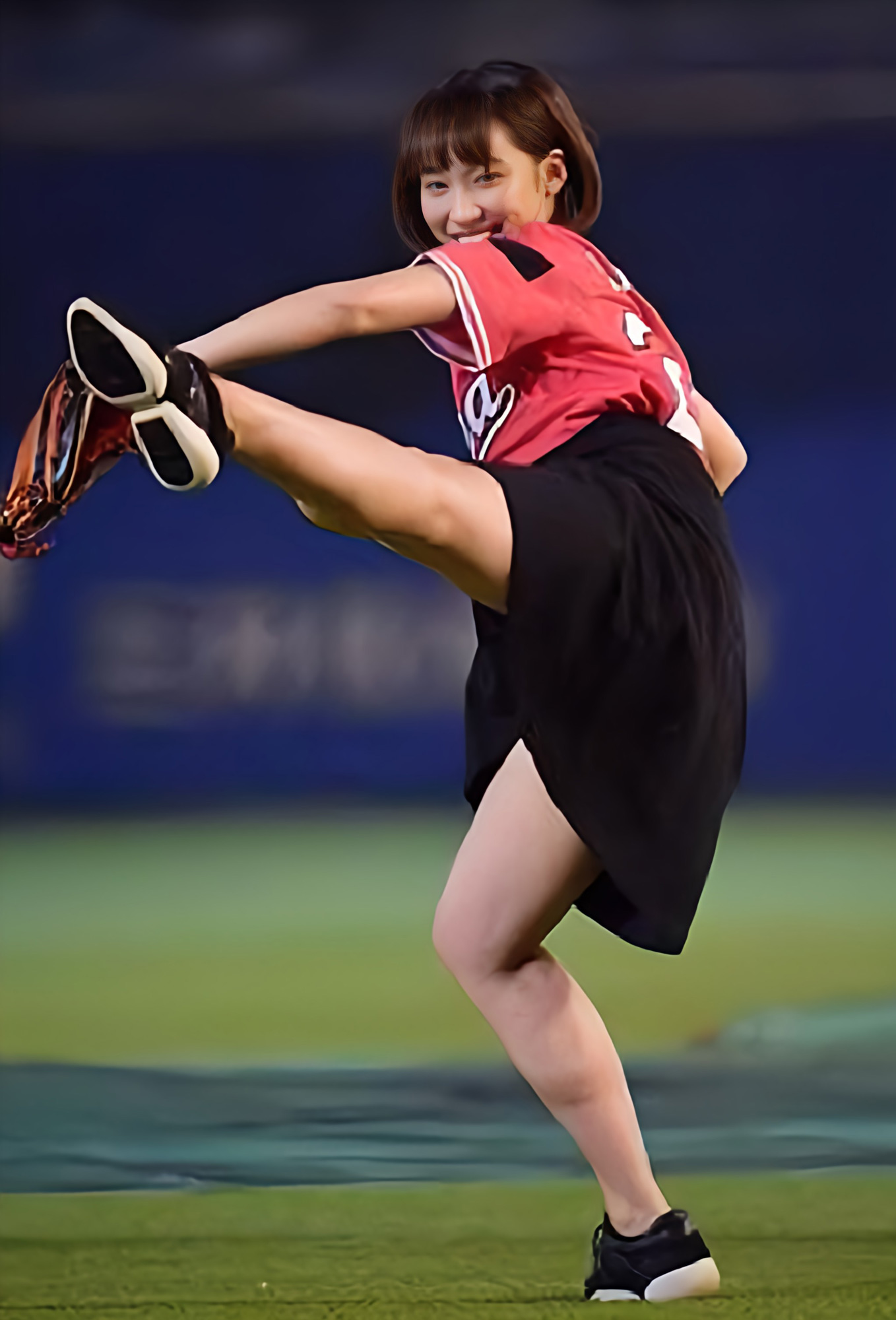 岡田サリオ パンチラがエロいI字開脚始球式!見えてもいいパンツだと分かっても興奮しちゃうぜ(*゜∀゜)=3005