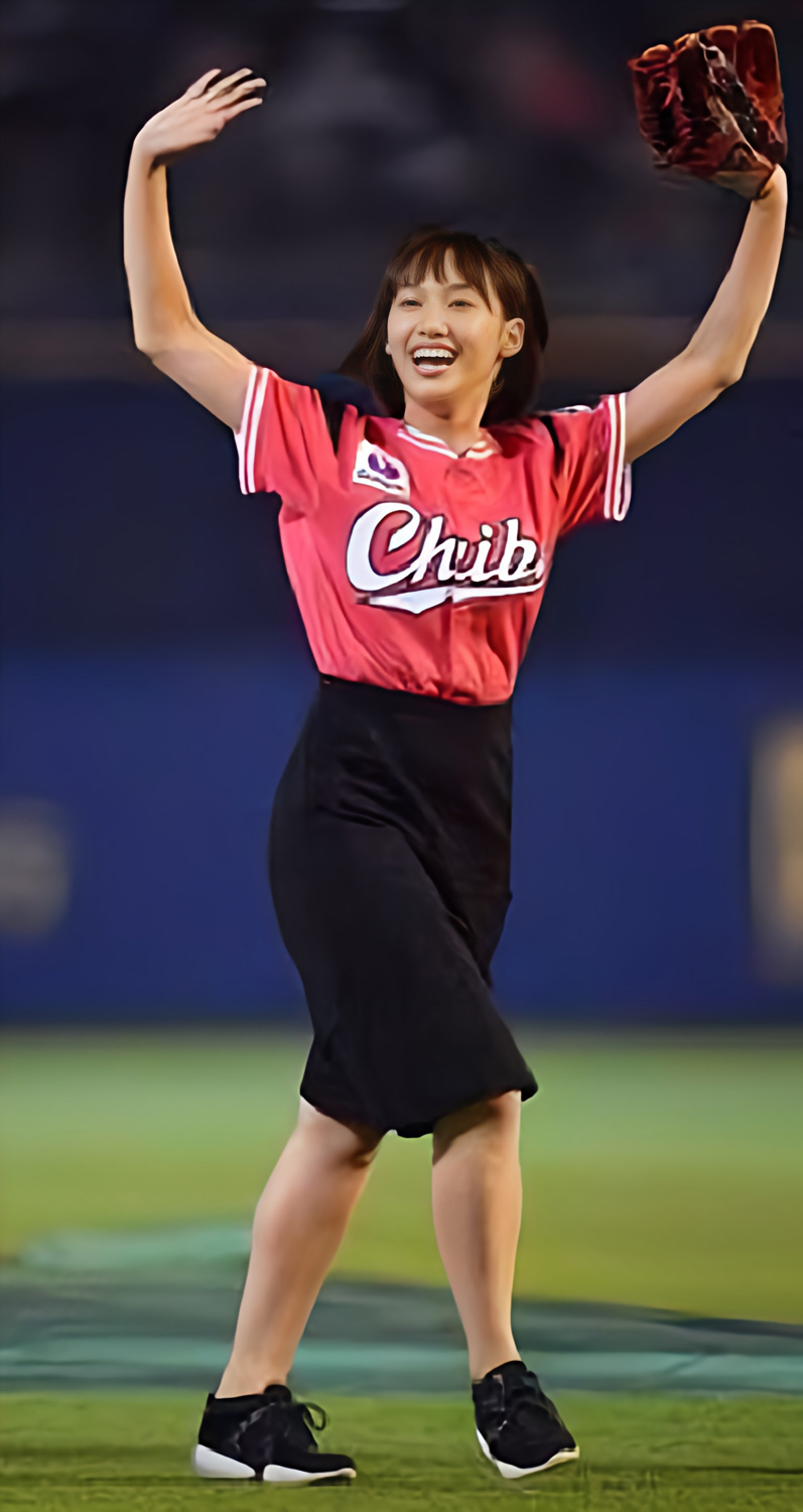 岡田サリオ パンチラがエロいI字開脚始球式!見えてもいいパンツだと分かっても興奮しちゃうぜ(*゜∀゜)=3007