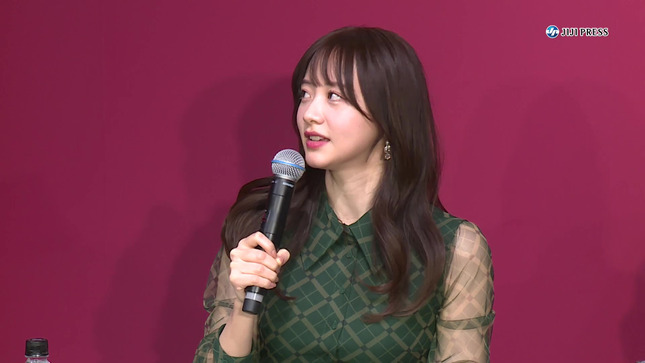 森香澄アナの目隠しレポートがセクシーな画像 お肉の食べ比べ編018枚目