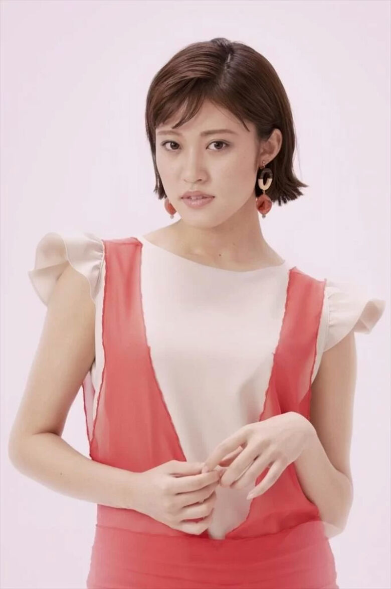 王林 パンチラエロ画像!ミニスカ奥のデルタゾーン♡お宝シーンをまとめてみたぜ!!240