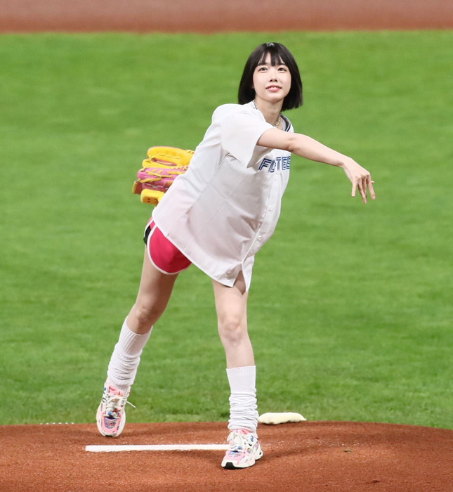 芸能人パンチラ動画像804枚!お宝パンツに太ももエッチなTゾーン♡女子アナ・女優のパン線 お尻がエロくて抜ける!!011枚目