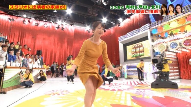 芸能人パンチラ動画像804枚!お宝パンツに太ももエッチなTゾーン♡女子アナ・女優のパン線 お尻がエロくて抜ける!!300枚目
