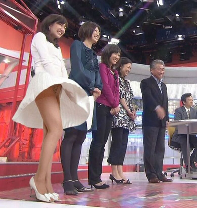 芸能人パンチラ動画像804枚!お宝パンツに太ももエッチなTゾーン♡女子アナ・女優のパン線 お尻がエロくて抜ける!!421枚目