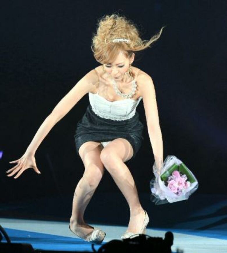 芸能人パンチラ動画像804枚!お宝パンツに太ももエッチなTゾーン♡女子アナ・女優のパン線 お尻がエロくて抜ける!!743枚目