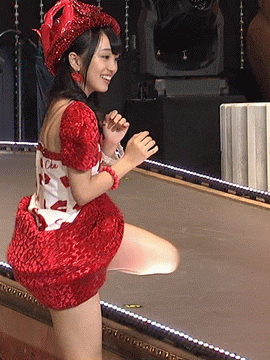 芸能人 パンチラGIF画像!テレビやライブのお宝パンツがエロいっす♡貴重な瞬間をまとめてみたぜ!!015