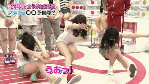 芸能人 パンチラGIF画像!テレビやライブのお宝パンツがエロいっす♡貴重な瞬間をまとめてみたぜ!!024