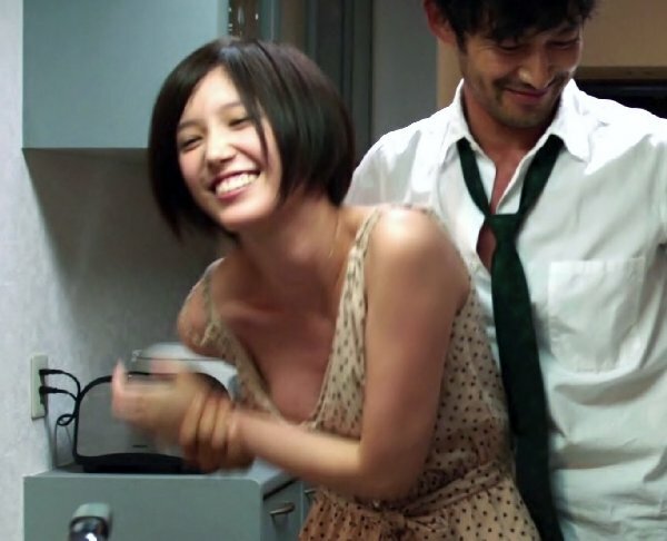 おっぱいポロリの画像!テレビ・芸能人編です📺胸チラハプニングをまとめてみたぜ!!007