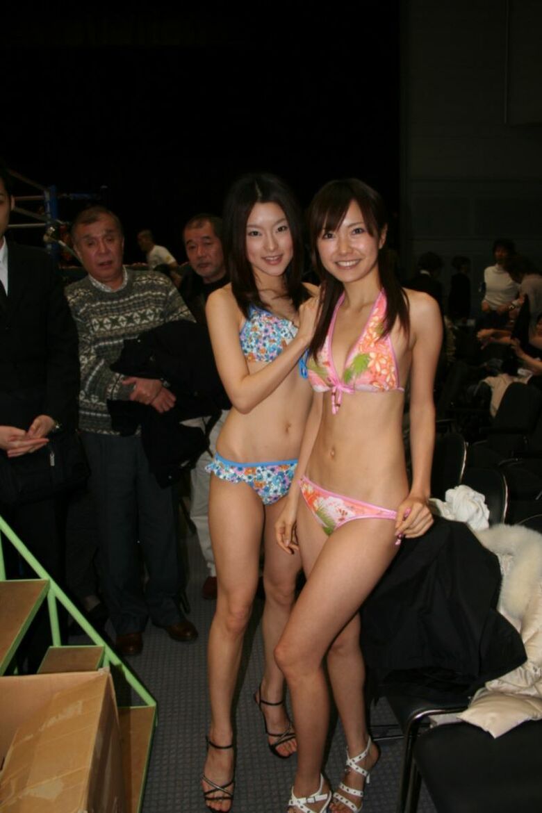 ラウンドガール エロ画像！食い込みパンツに美乳おっぱい♡性的に見ることしかできません(´д｀)ｼｺｼｺｵ025
