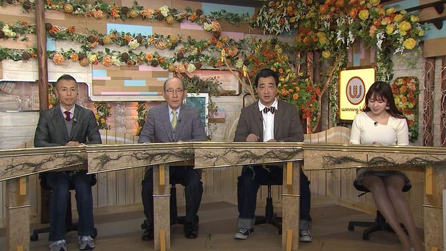 冨田有紀アナのパンチラがエッチなウイニング競馬お宝エロ画像28枚003枚目