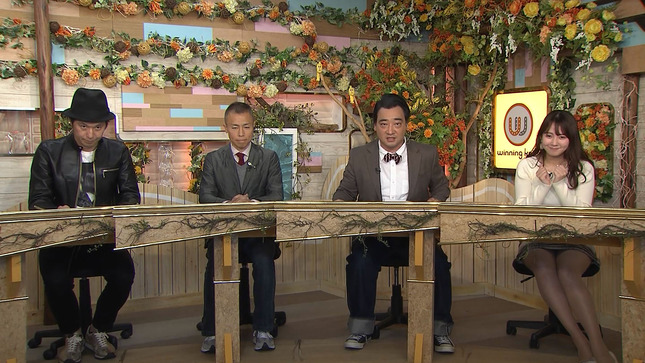 冨田有紀アナのパンチラがエッチなウイニング競馬お宝エロ画像28枚017枚目