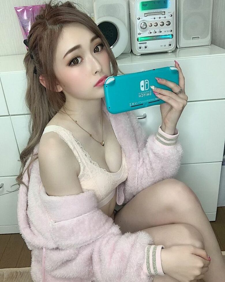 ゆうちゃみ パンチラ画像!エロい太もも💕貴重なパンツをまとめたぜ!!水着写真集も抜けちゃいます【動画あり】218