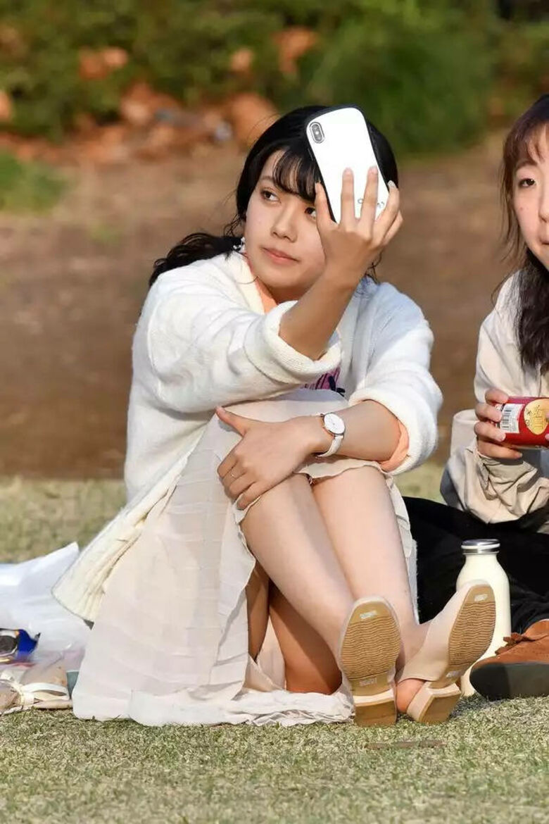 公園 パンチラ画像と動画!本物志向の人しか見ないでくださいwガチでエロいの揃ってるぜ!!053枚目