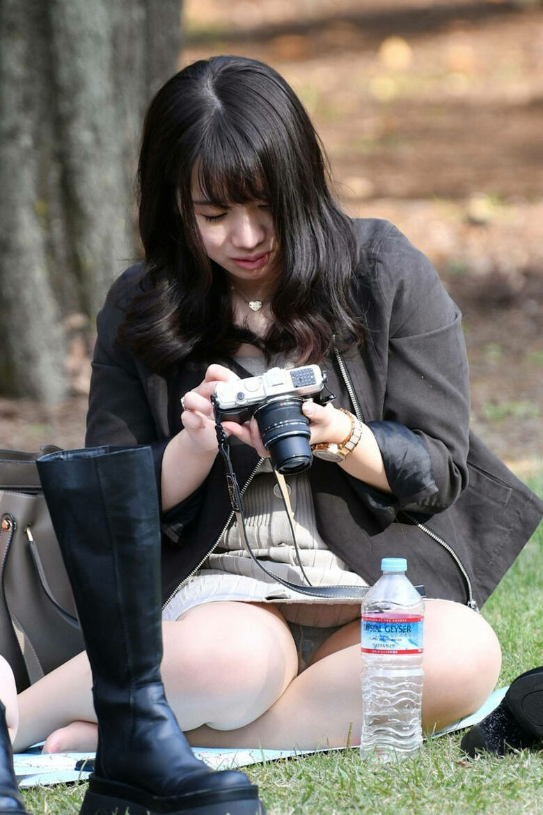 公園 パンチラ画像と動画!本物志向の人しか見ないでくださいwガチでエロいの揃ってるぜ!!056枚目