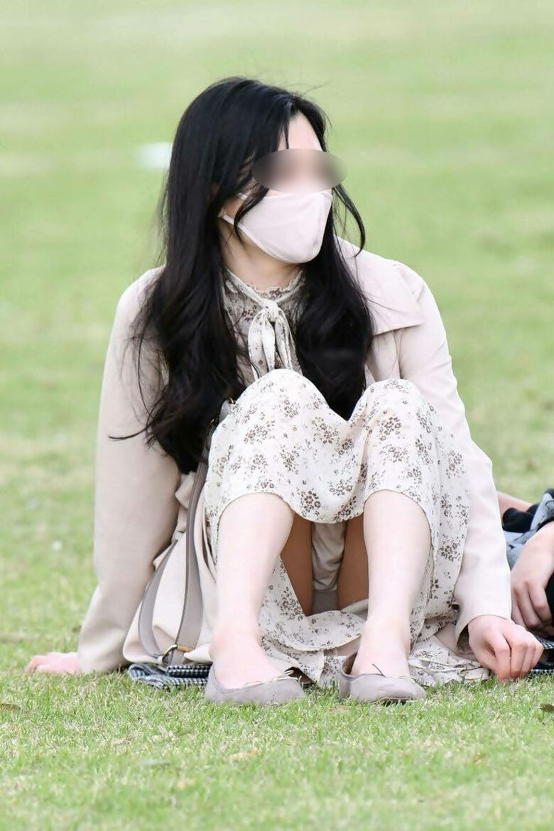 公園 パンチラ盗撮画像!座ったときに見えるパンツがエロいぜ!!001