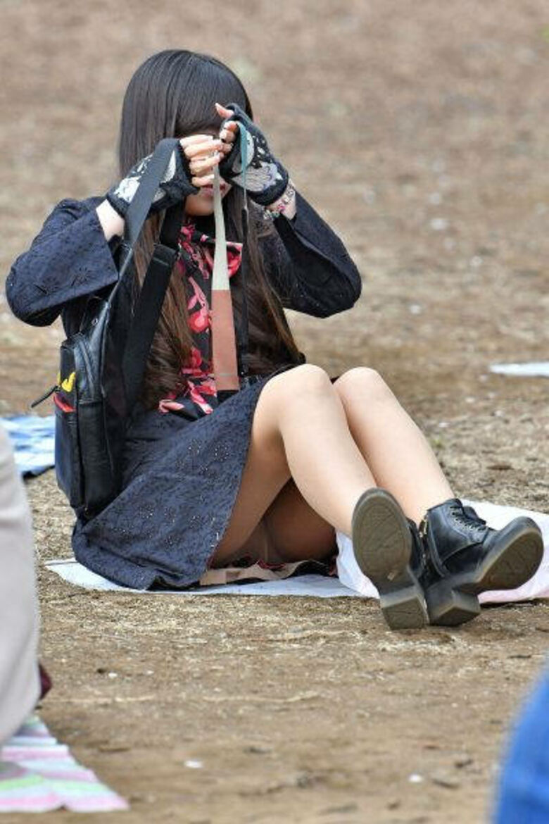 公園 パンチラ盗撮画像!座ったときに見えるパンツがエロいぜ!!003