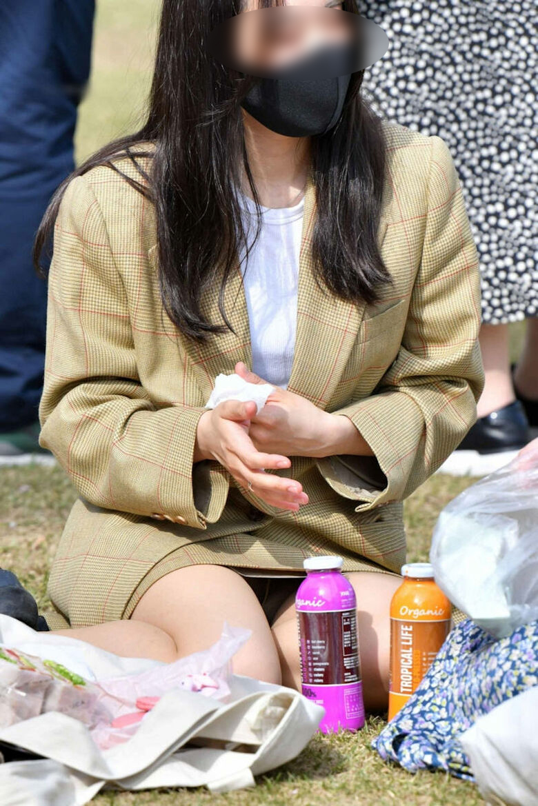 公園 パンチラ盗撮画像!座ったときに見えるパンツがエロいぜ!!008
