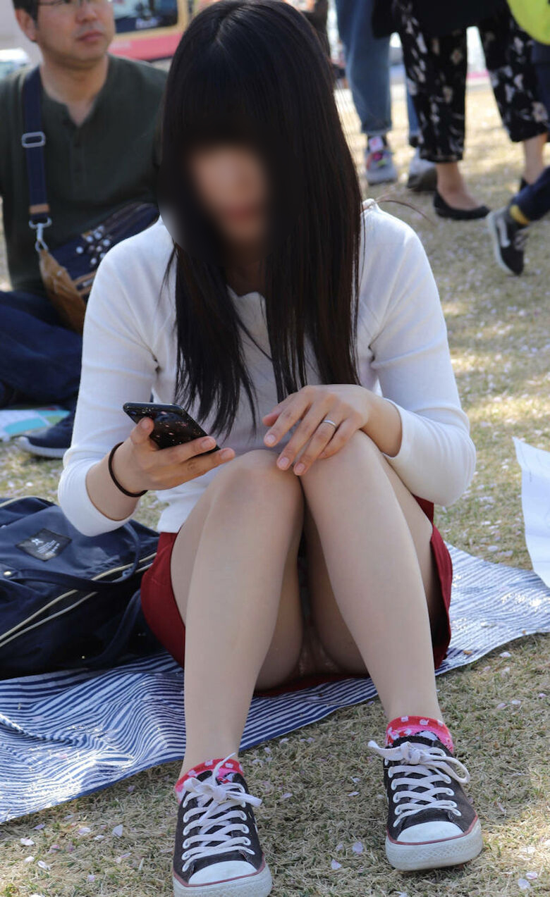 公園 パンチラ盗撮画像!座ったときに見えるパンツがエロいぜ!!012