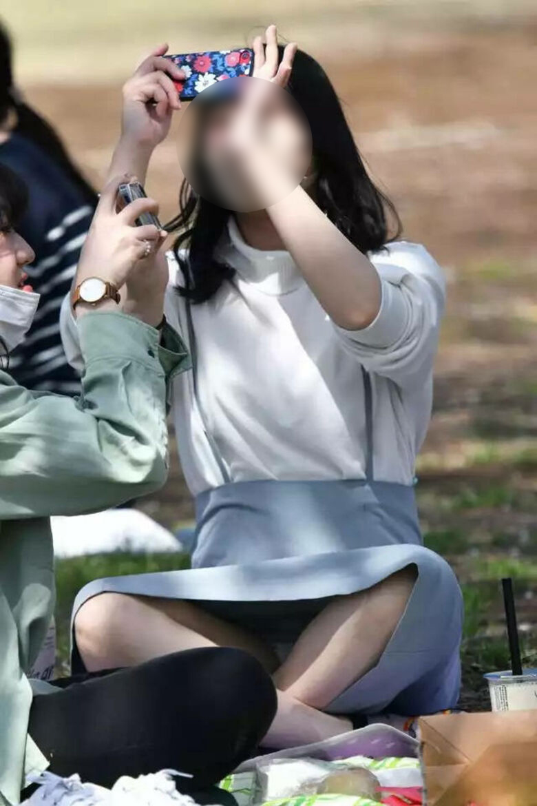 公園 パンチラ盗撮画像!座ったときに見えるパンツがエロいぜ!!021