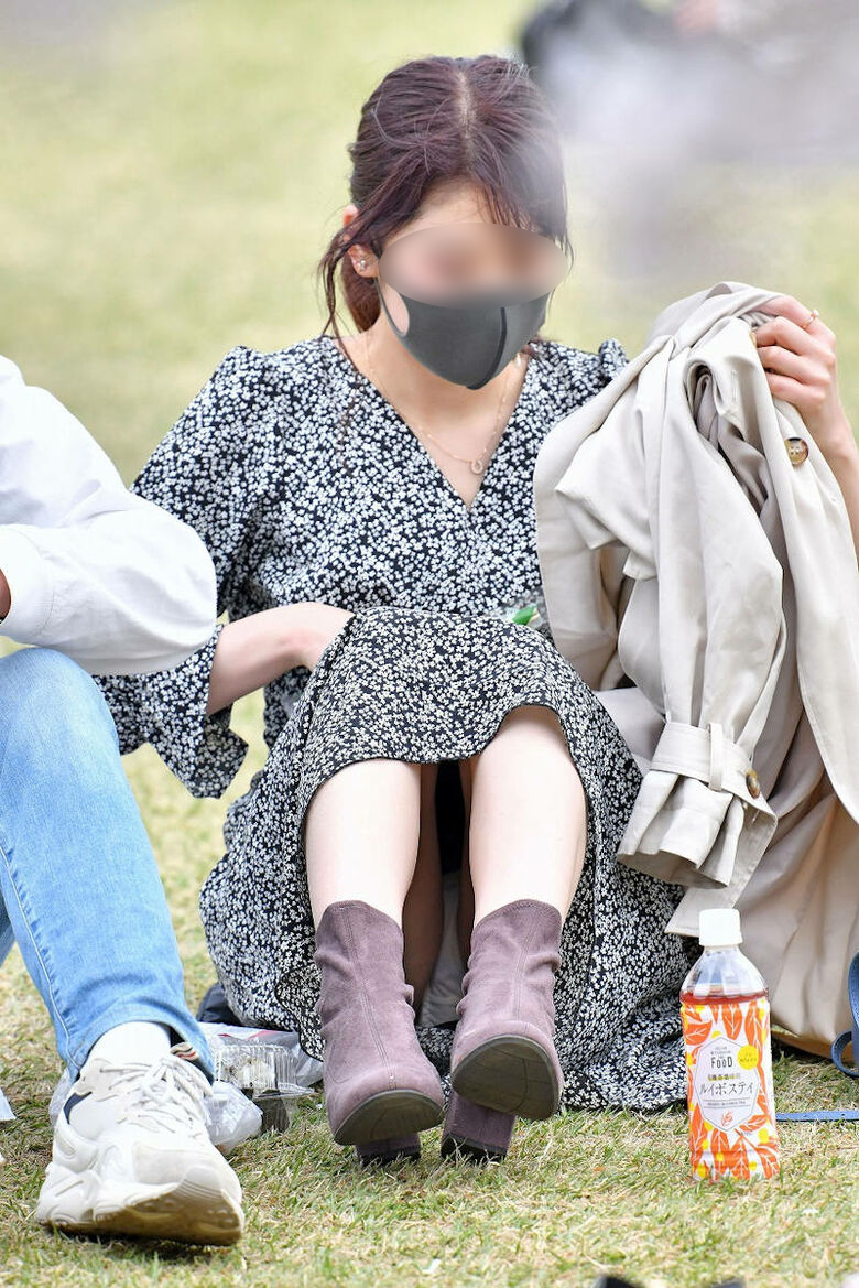 公園 パンチラ盗撮画像!座ったときに見えるパンツがエロいぜ!!030