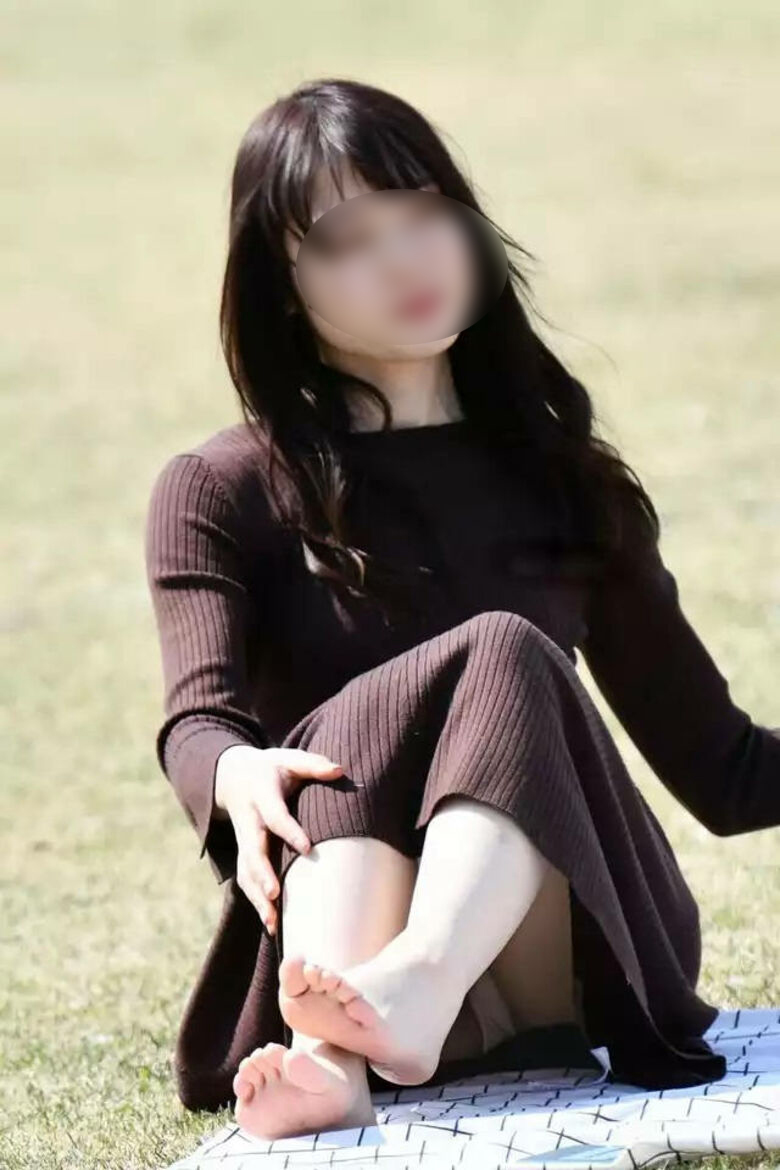 公園 パンチラ盗撮画像!座ったときに見えるパンツがエロいぜ!!036