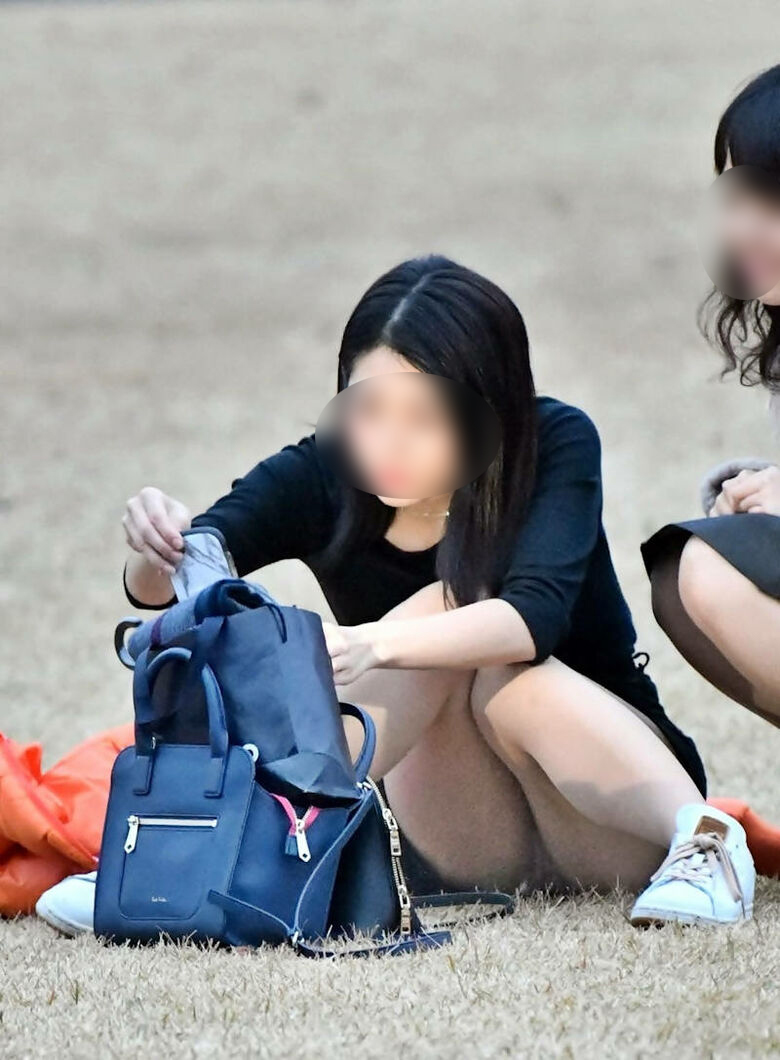 公園 パンチラ盗撮画像!座ったときに見えるパンツがエロいぜ!!050