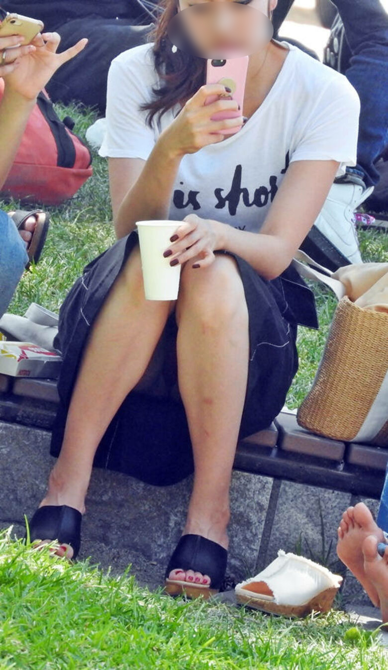 公園 パンチラ盗撮画像!座ったときに見えるパンツがエロいぜ!!051