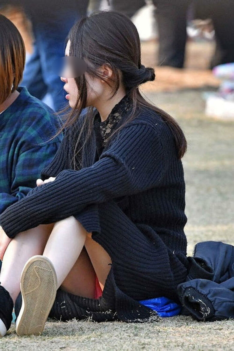 公園 パンチラ盗撮画像!座ったときに見えるパンツがエロいぜ!!052