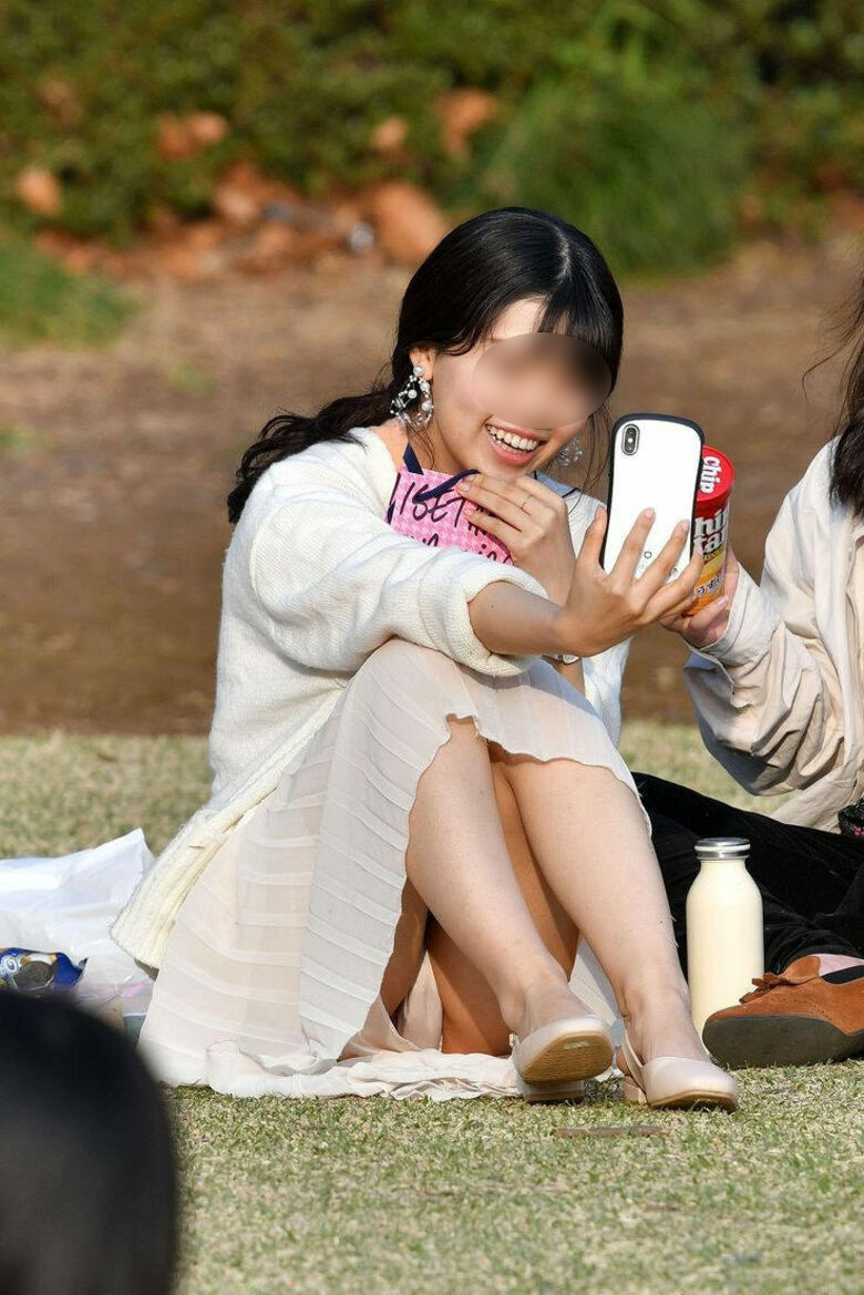 公園 パンチラ盗撮画像!座ったときに見えるパンツがエロいぜ!!054