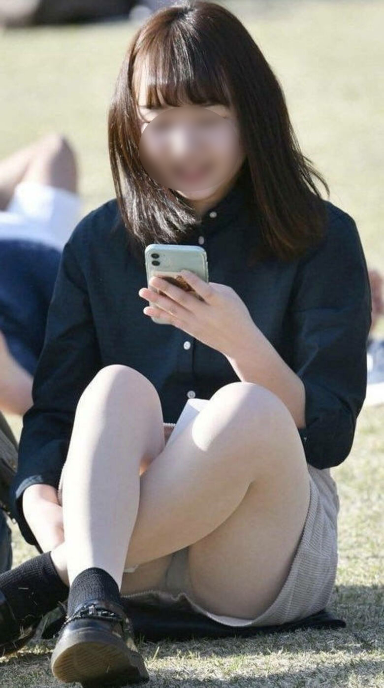 公園 パンチラ盗撮画像!座ったときに見えるパンツがエロいぜ!!060